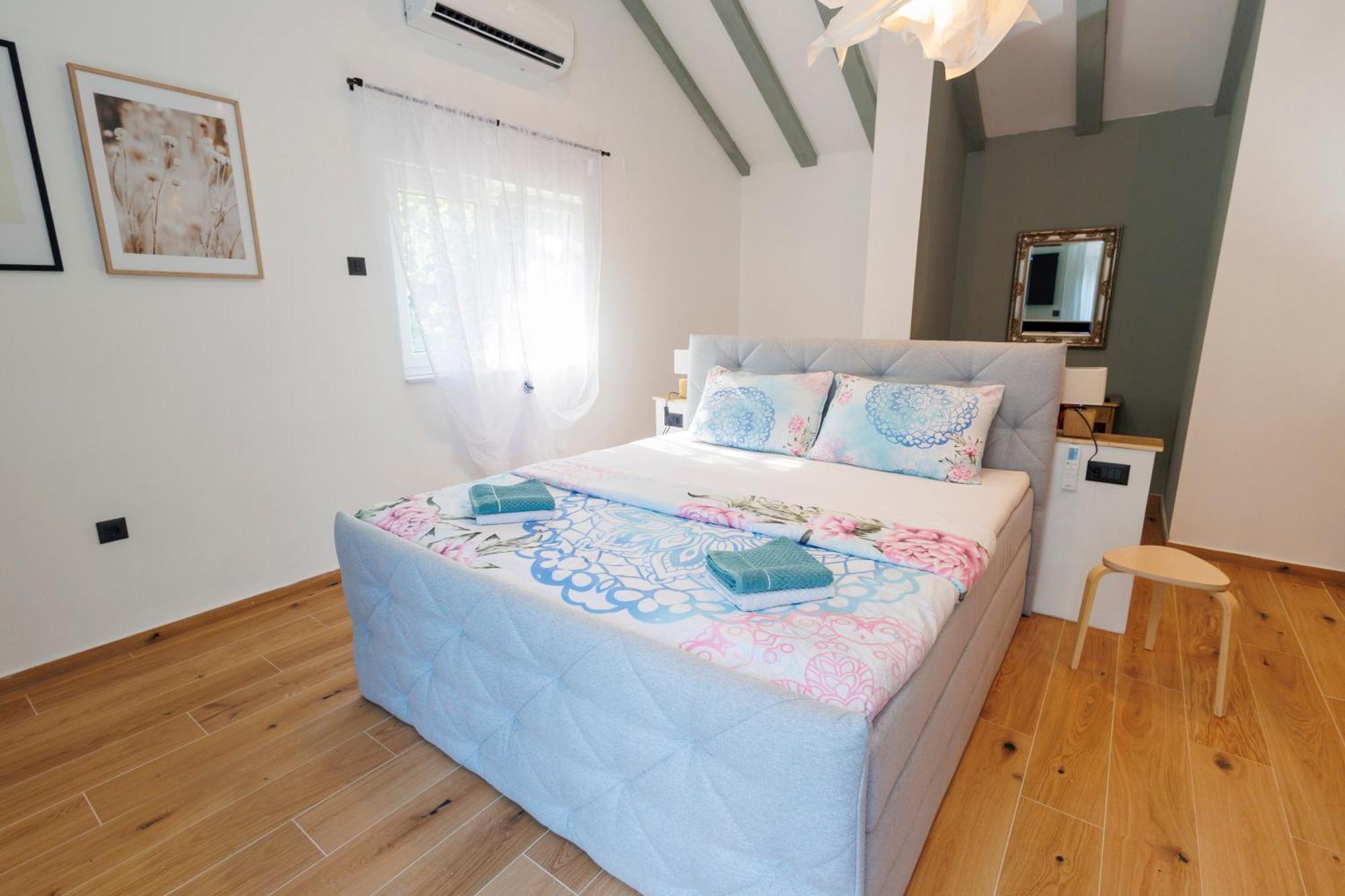 Villa Luxury Andrea Vrzika In Forest Near The Sea *