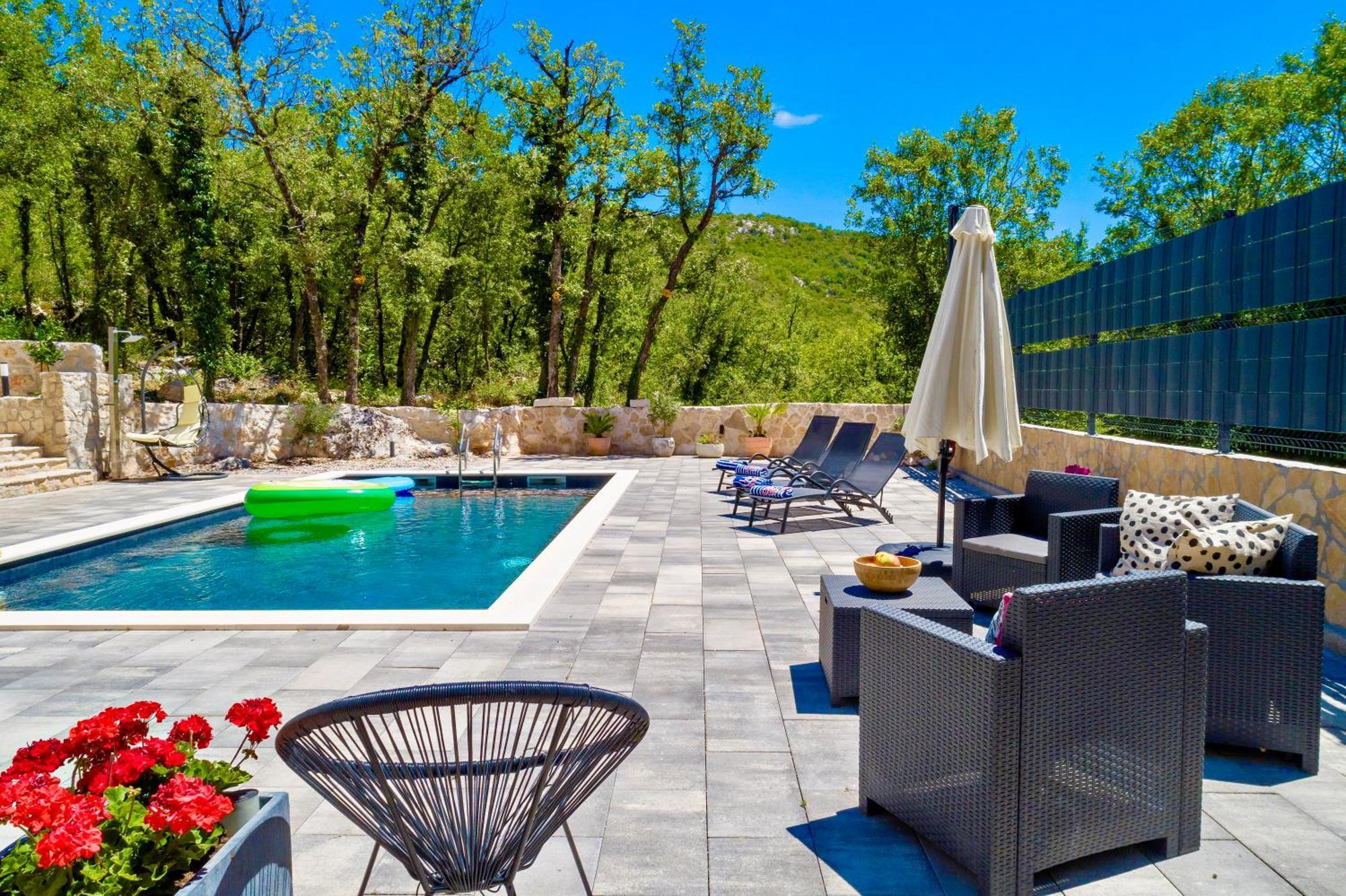 Luxury Andrea Vrzika In Forest Near The Sea Villa Zagvozd